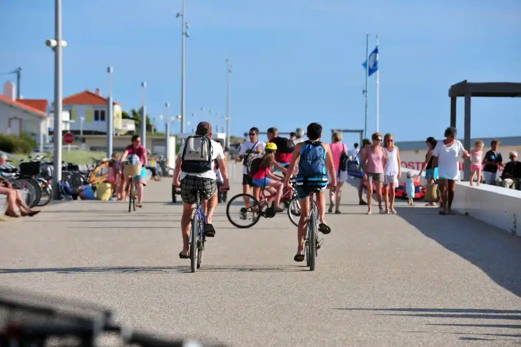 Louez un vélo au camping L'Albizia en Vendée et partez à la découverte de la région depuis votre emplacement pour van.